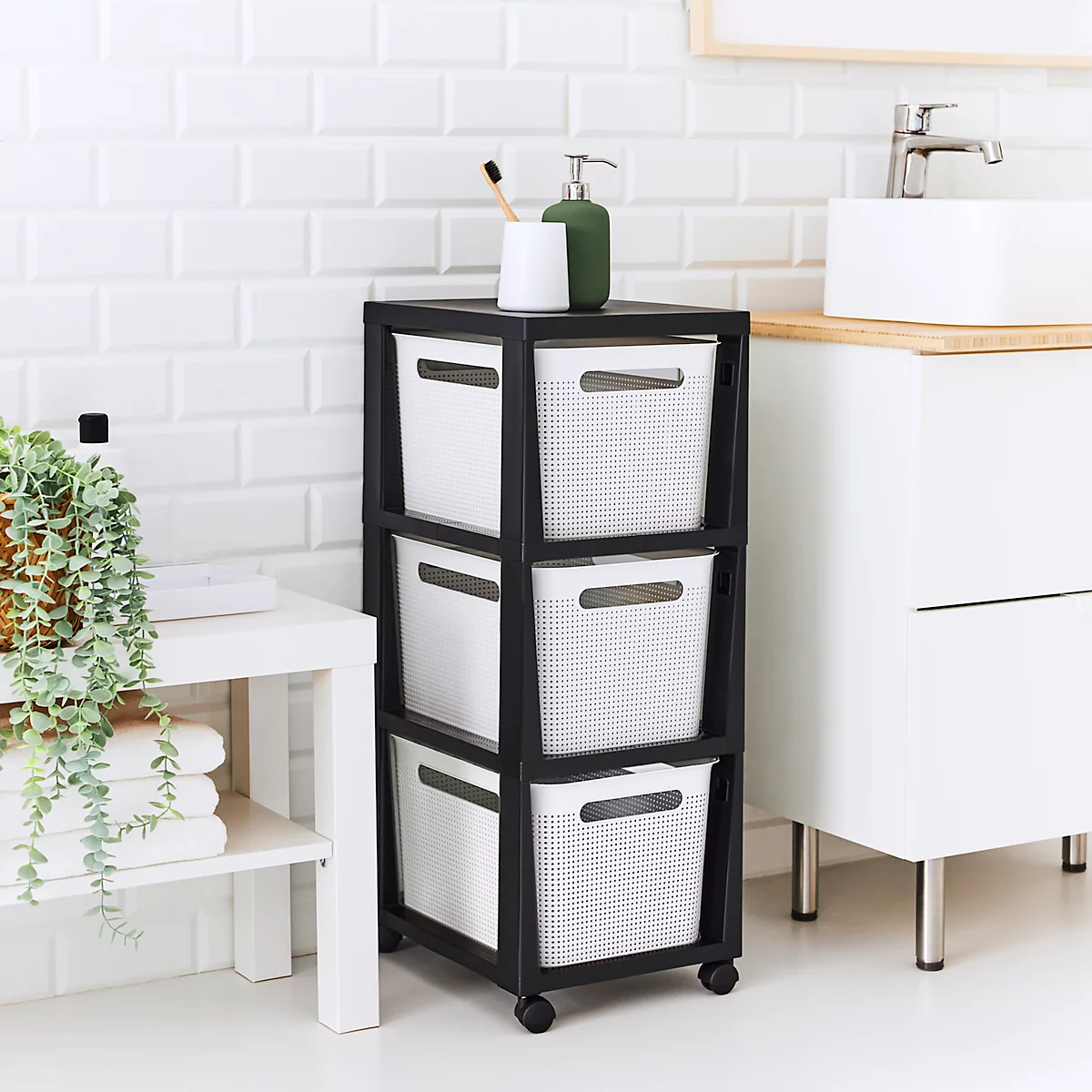 Aufbewahrungsturm BRISEN, mit Rollen, 3 x 16 Liter, bis 30 kg, beidseitig entnehmbare Schubladen, Recyclingkunststoff, BPA-frei, L 300 x B 366 x H 770 mm, weiss