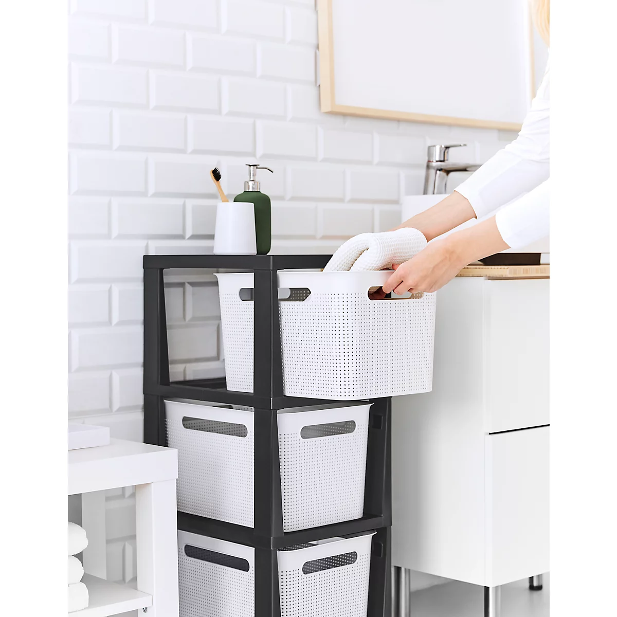 Aufbewahrungsturm BRISEN, mit Rollen, 3 x 16 Liter, bis 30 kg, beidseitig entnehmbare Schubladen, Recyclingkunststoff, BPA-frei, L 300 x B 366 x H 770 mm, weiss