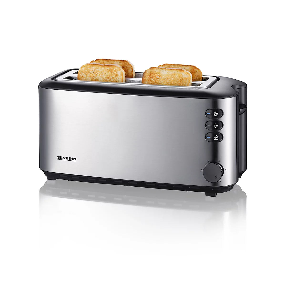 Een zilveren broodrooster met vier sneetjes toast. Merk: Severin. Bedieningsknoppen aan de zijkant.