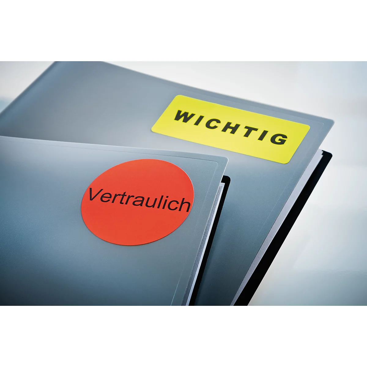 Avery Neon Labels L6003-25, voor etikettering, afneembaar, papier, rood, 63,5 x 29,6 mm, 25 x A4 vellen, 675 stuks.