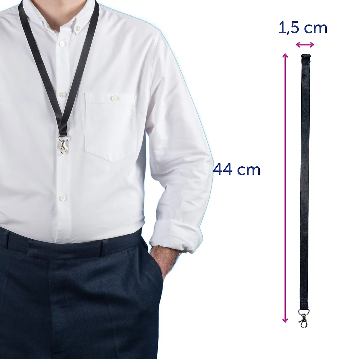 Cordon noir sur une chemise avec des dimensions de 44 cm de long et 1,5 cm de large.