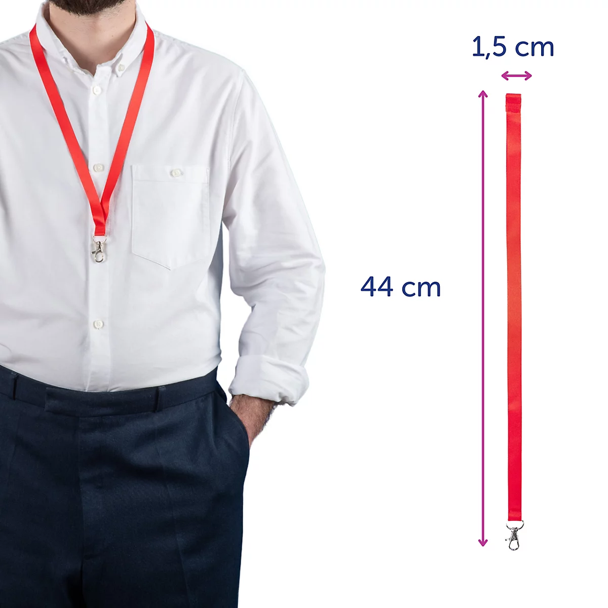 Rood keycord met afmetingen: 44 cm lang, 1,5 cm breed, gedragen rond de nek van een man.