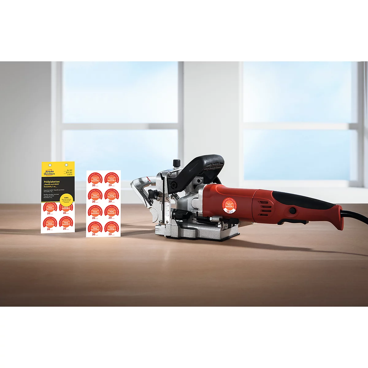 Avery Zweckform 7907 Prüfplaketten „DGUV Vorschrift 3“ 20__zum Selbereintragen, extrem robust, Ø 30 mm, 80 Stück/10 Bogen, Vinylfolie, rot