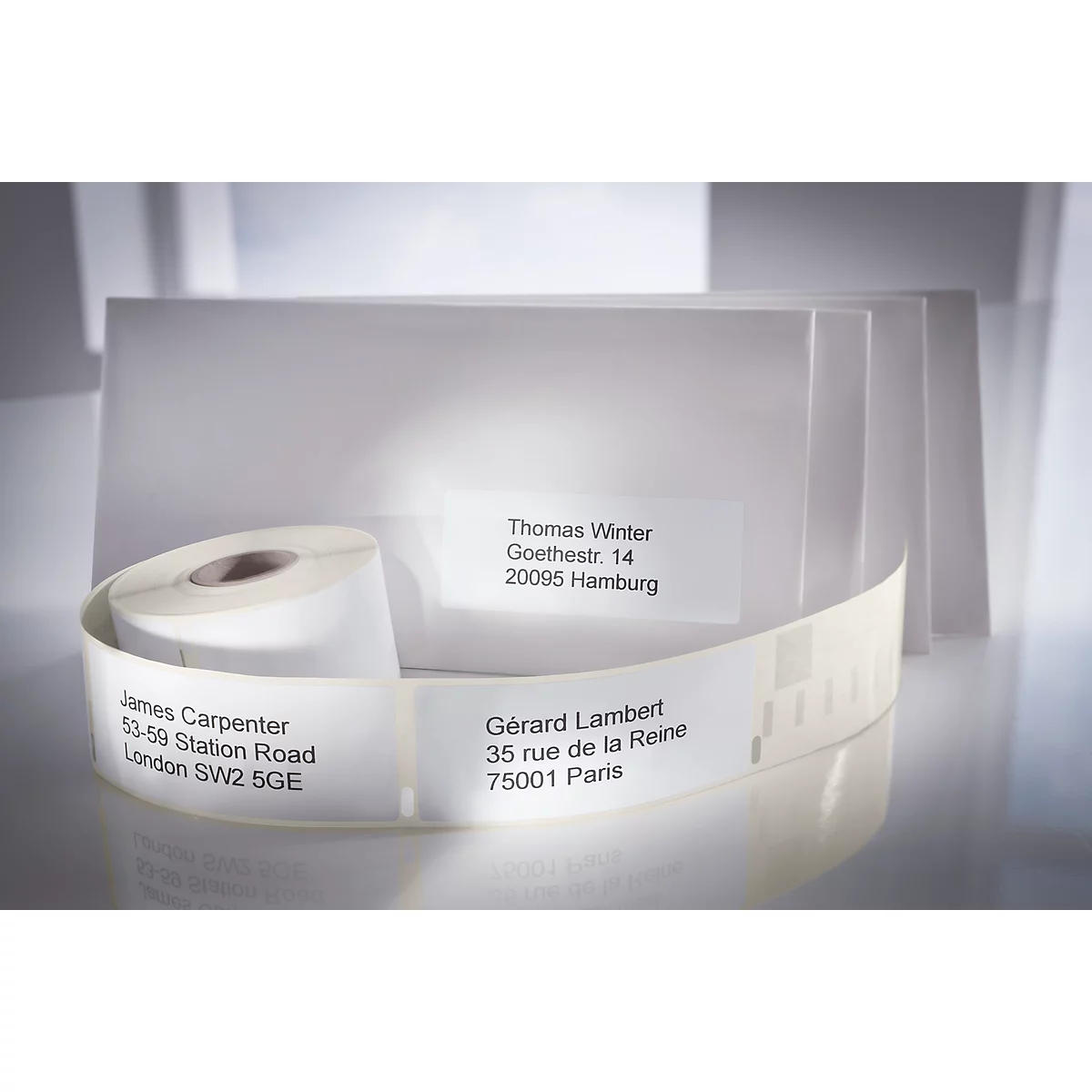 White label tape with addresses, lies in front of envelopes. Addresses: James Carpenter, London; Thomas Winter, Hamburg; Gérard Lambert, Paris.