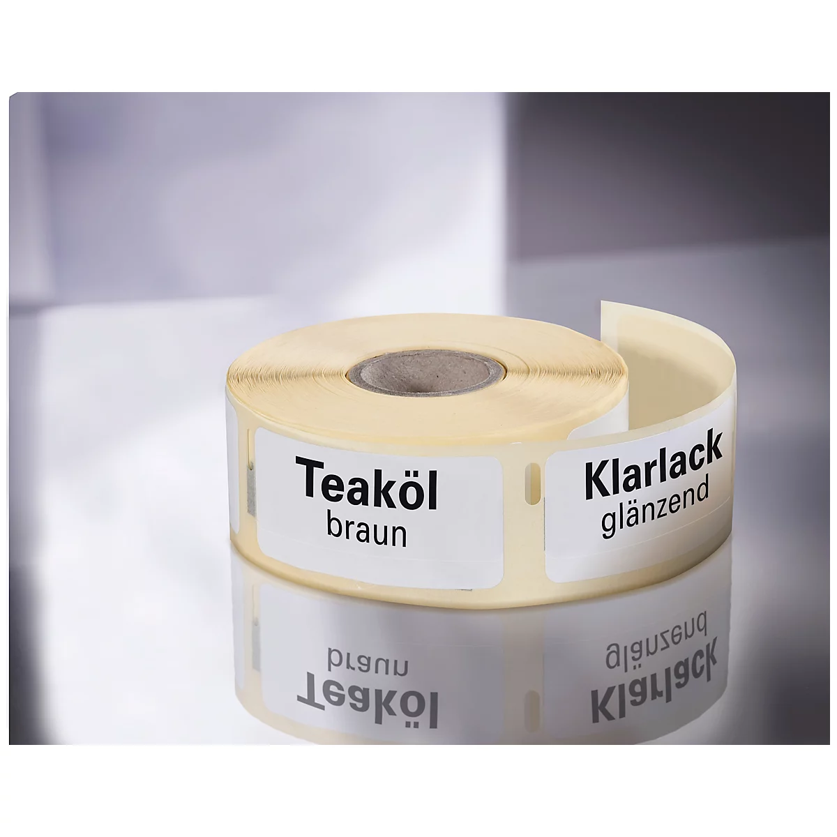 Eine Rolle Etiketten mit Aufdruck: Teaköl braun, Klarlack glänzend.
