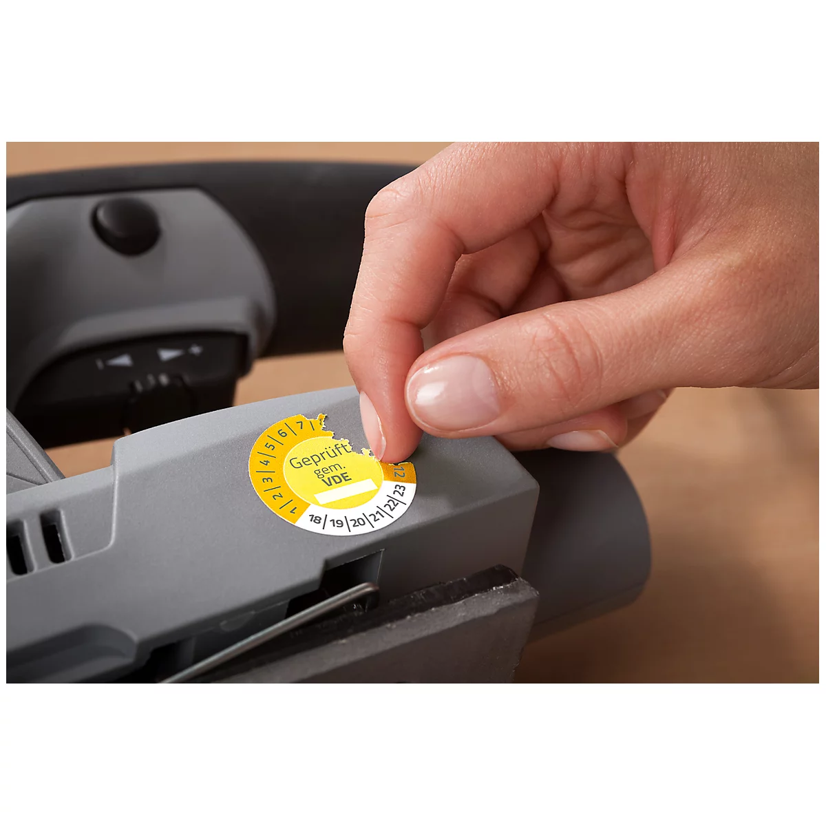 AVERY® Zweckform Prüfplaketten „Geprüft gem. VDE“, 2018-2023, abziehsichere Folie, gelb, Ø 20 mm