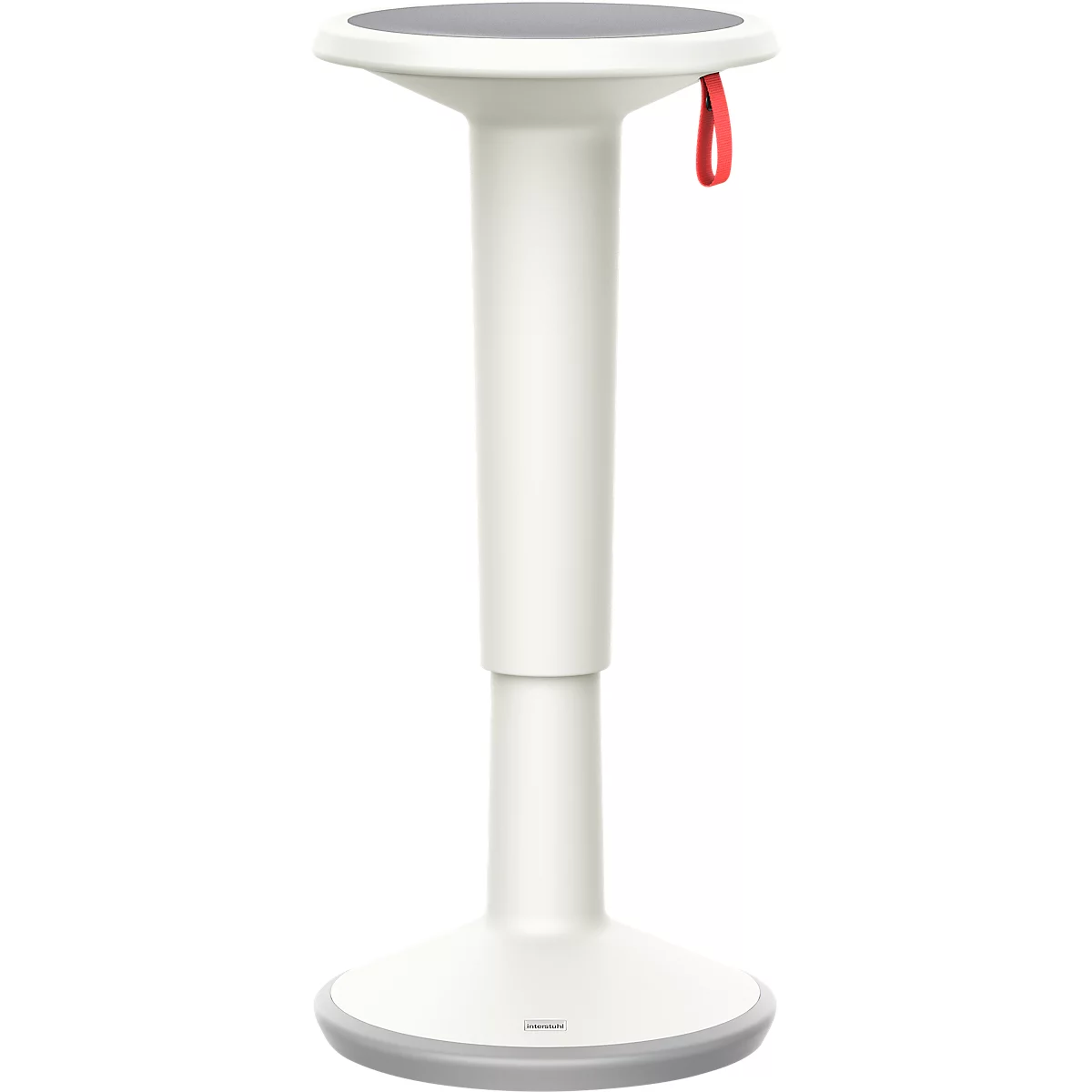 Taburete de pie blanco con asiento y anillo para los pies grises. Correa roja para transportar. El producto se muestra sobre un fondo blanco.