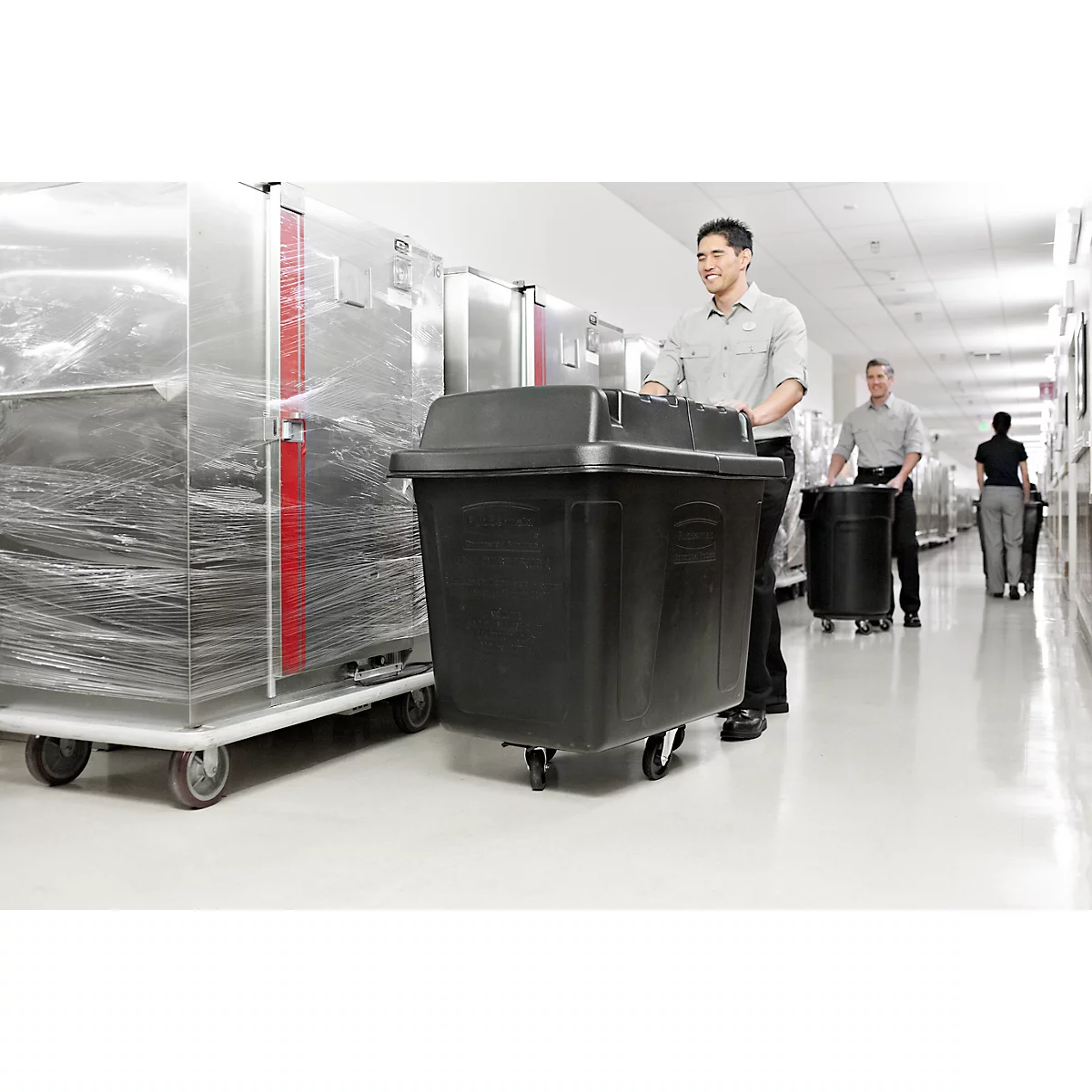 Bac de transport Rubbermaid Cube Truck, 0,33 m³, jusqu'à 181 kg, avec roulettes, noir