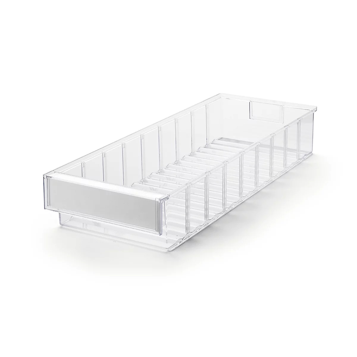 Boîte de rangement rectangulaire vide en plastique transparent avec séparateurs intégrés et porte-étiquette.
