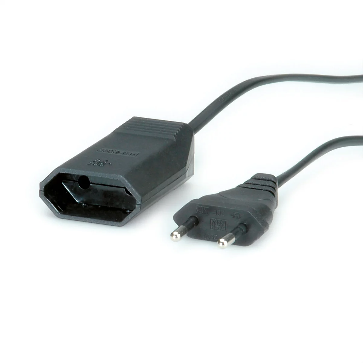 Schwarzes Verlängerungskabel mit Stecker und Kupplung vor weißem Hintergrund.