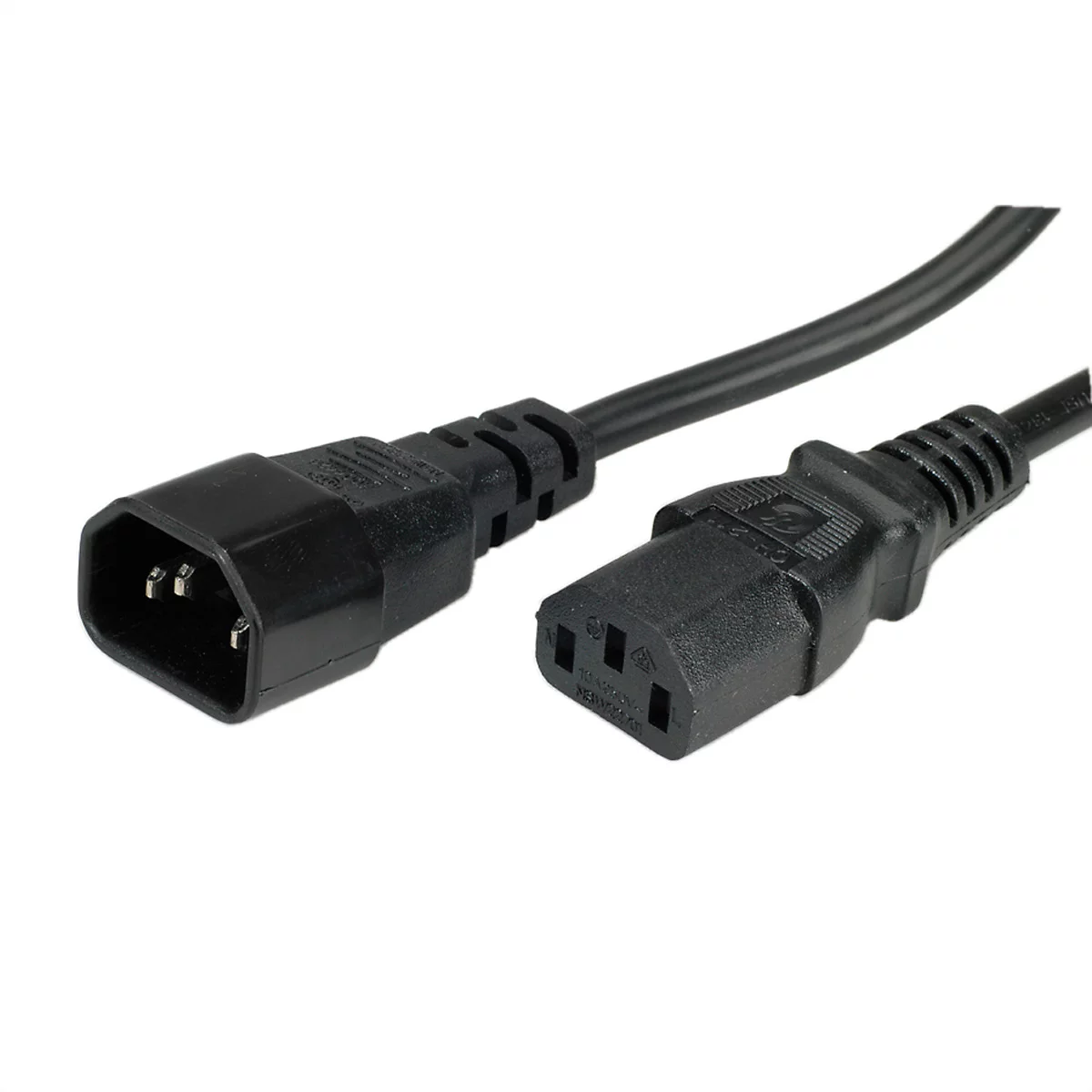 Schwarzes Kaltgerätekabel mit C13-Buchse und C14-Stecker vor weißem Hintergrund.