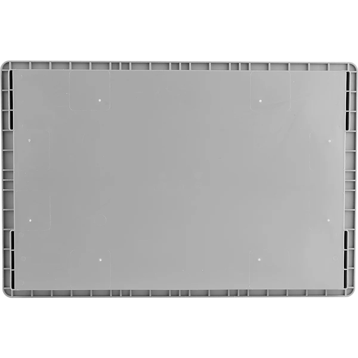 Boîte en plastique gris clair. Le bord a une structure. La boîte comporte plusieurs petits trous.