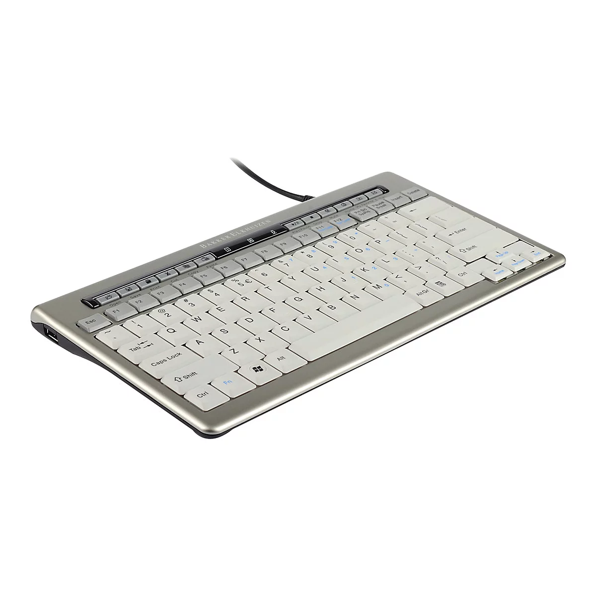 Kompakte, silber-weiße BakkerElkhuizen Computertastatur mit Kabel vor weißem Hintergrund.