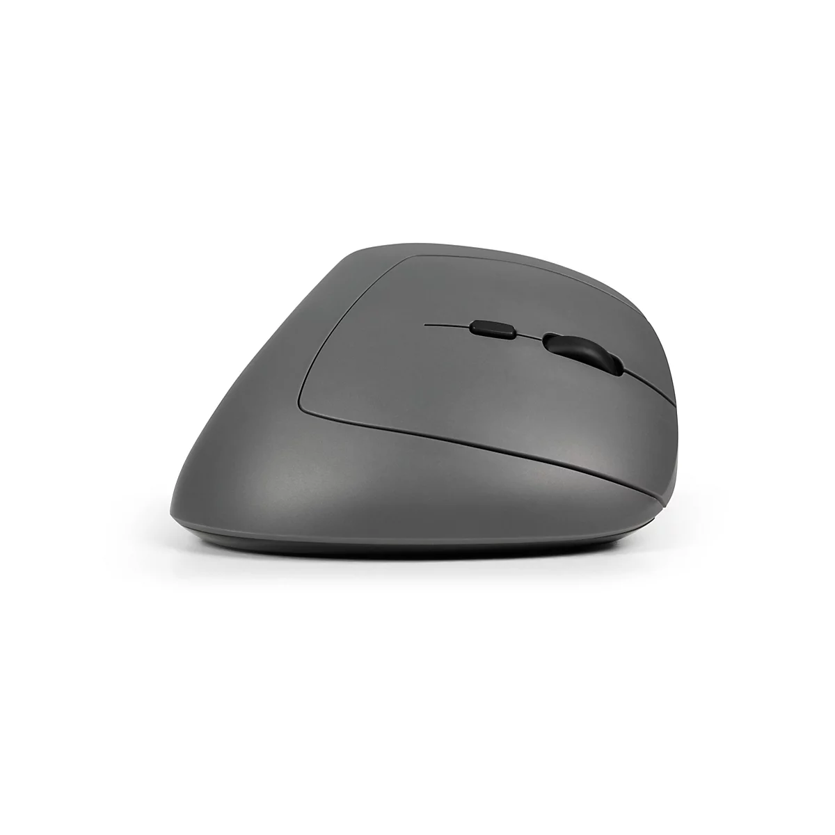 Graue ergonomische Maus, mit zwei Tasten und einem Scrollrad. Sie liegt auf weißem Grund.