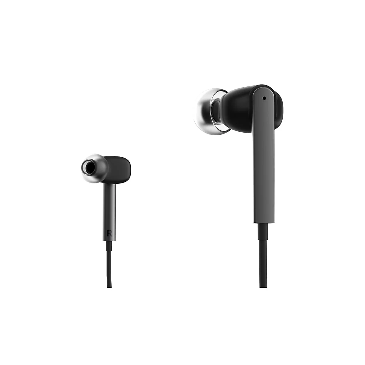 Zwei schwarze In-Ear-Kopfhörer mit silbernen Ohrstöpseln vor weißem Hintergrund.