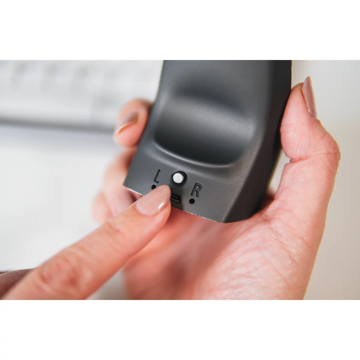 BakkerElkhuizen DXT 2 Precision Mouse Wireless, draadloos, vier DPI niveaus (500, 1000, 1500, 2000), lasersensor, plug &amp; play, ergonomisch, voor rechts- en linkshandigen, B 55 x H 80 x D 44 mm, grijs/zilver