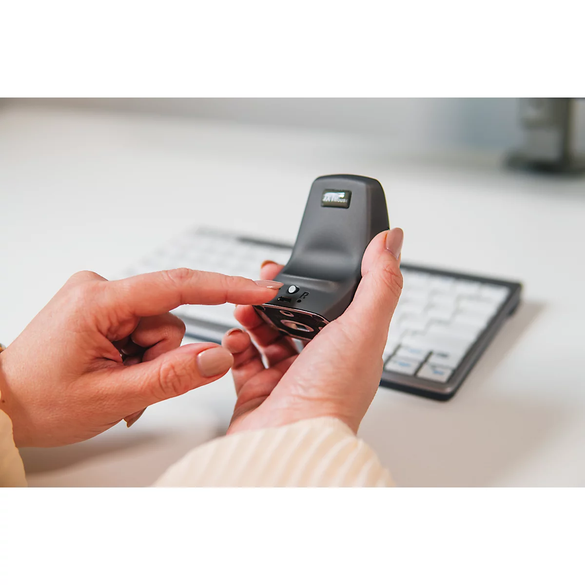 BakkerElkhuizen DXT 2 Precision Mouse Wireless, draadloos, vier DPI niveaus (500, 1000, 1500, 2000), lasersensor, plug &amp; play, ergonomisch, voor rechts- en linkshandigen, B 55 x H 80 x D 44 mm, grijs/zilver