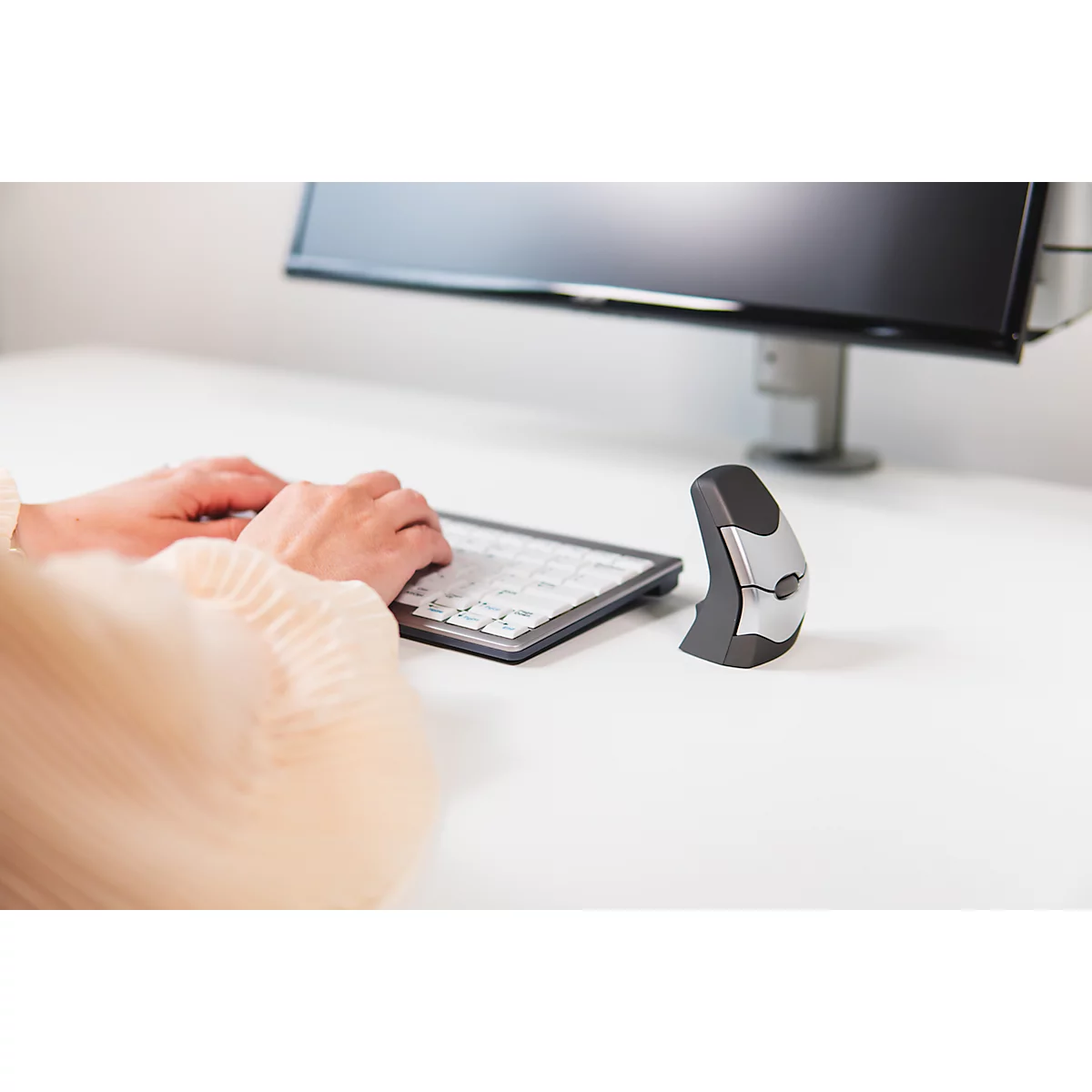 BakkerElkhuizen DXT 2 Precision Mouse Wireless, draadloos, vier DPI niveaus (500, 1000, 1500, 2000), lasersensor, plug &amp; play, ergonomisch, voor rechts- en linkshandigen, B 55 x H 80 x D 44 mm, grijs/zilver