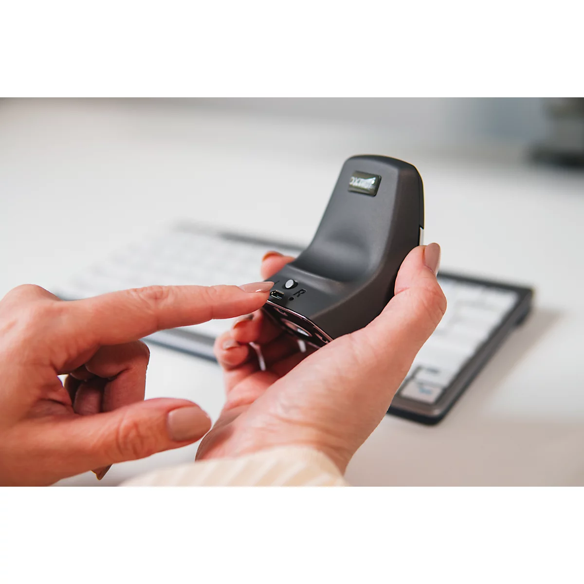 BakkerElkhuizen DXT 2 Precision Mouse Wireless, draadloos, vier DPI niveaus (500, 1000, 1500, 2000), lasersensor, plug &amp; play, ergonomisch, voor rechts- en linkshandigen, B 55 x H 80 x D 44 mm, grijs/zilver