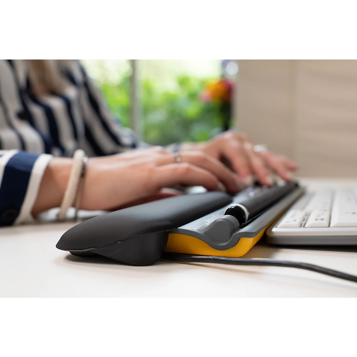 BakkerElkhuizen ErgoSlider+ muis, centraal, ergonomisch, bedraad, scrollbalk, 4 knoppen, USB-A/USB-C, zwart-grijs
