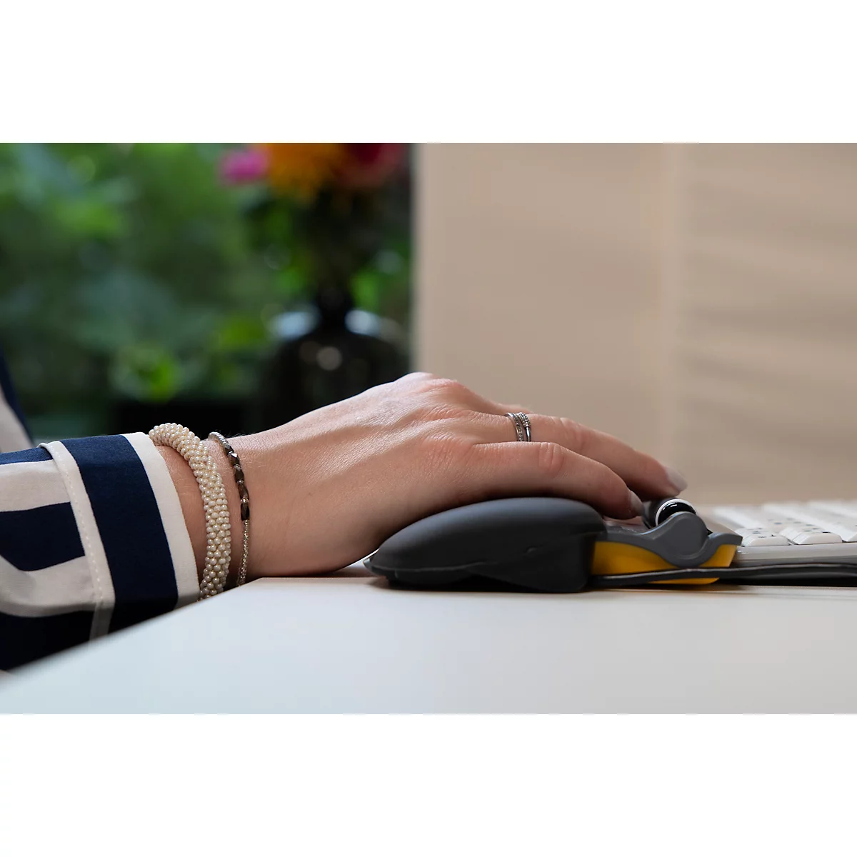 BakkerElkhuizen ErgoSlider+ muis, centraal, ergonomisch, bedraad, scrollbalk, 4 knoppen, USB-A/USB-C, zwart-grijs