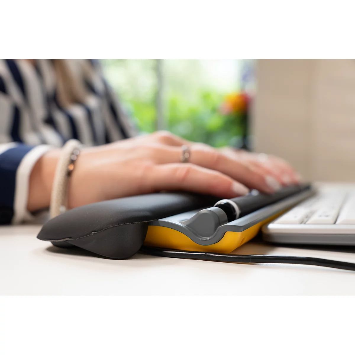 BakkerElkhuizen ErgoSlider+ muis, centraal, ergonomisch, bedraad, scrollbalk, 4 knoppen, USB-A/USB-C, zwart-grijs