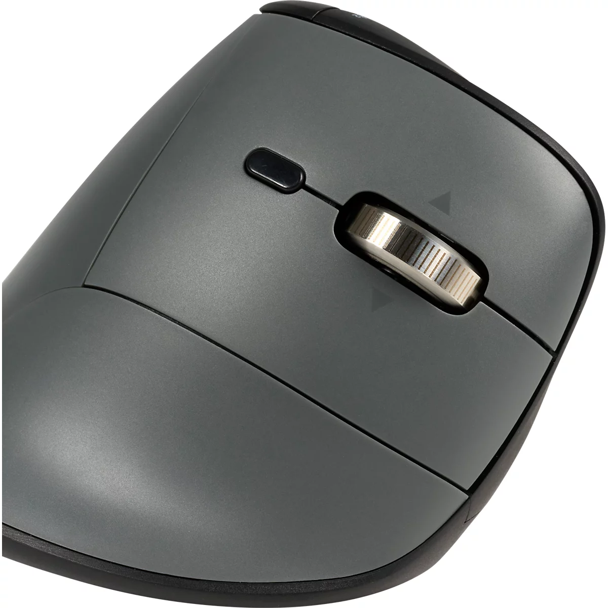 Grijze ergonomische muis van bovenaf; scrollwiel en knoppen zijn zichtbaar.