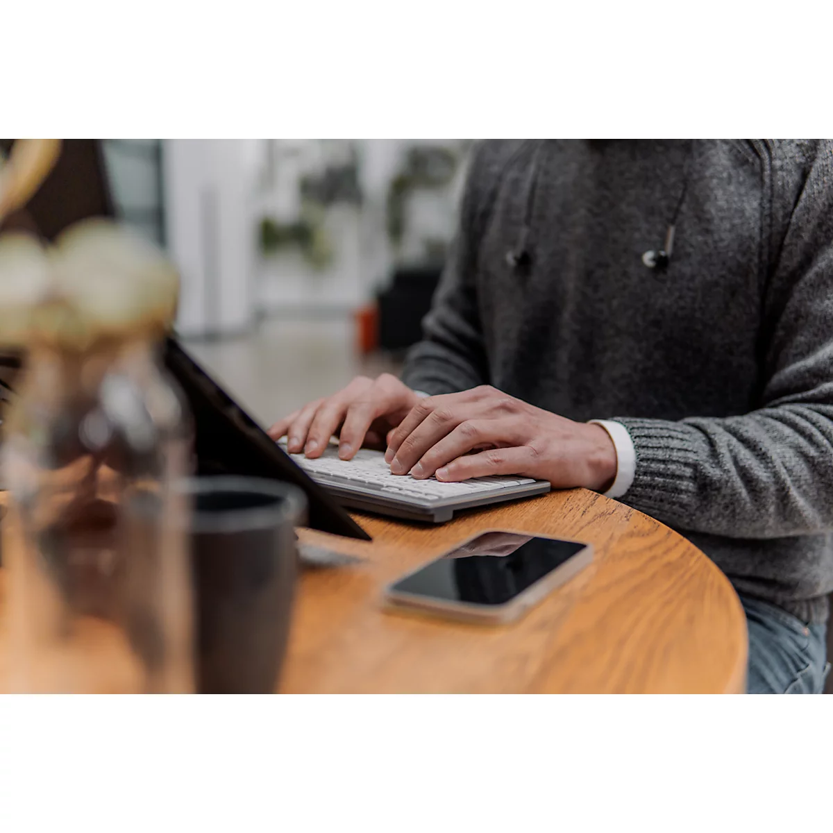 BakkerElkhuizen Tastatur UltraBoard 950 V2 Wireless, Bluetooth, 3 m Reichweite, HotKeys, USB-C, QWERTZ, dunkelgrau/hellgrau