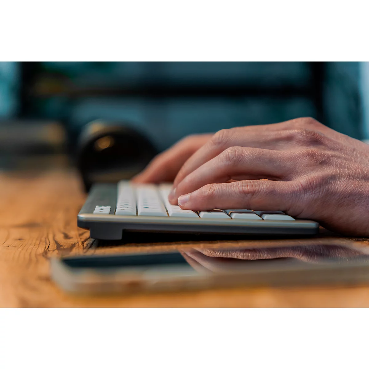 BakkerElkhuizen Tastatur UltraBoard 950 V2 Wireless, Bluetooth, 3 m Reichweite, HotKeys, USB-C, QWERTZ, dunkelgrau/hellgrau