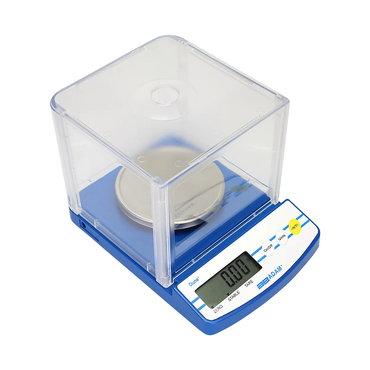 Balance de laboratoire bleue avec affichage numérique. Une hotte transparente protège le plateau de la balance en métal.
