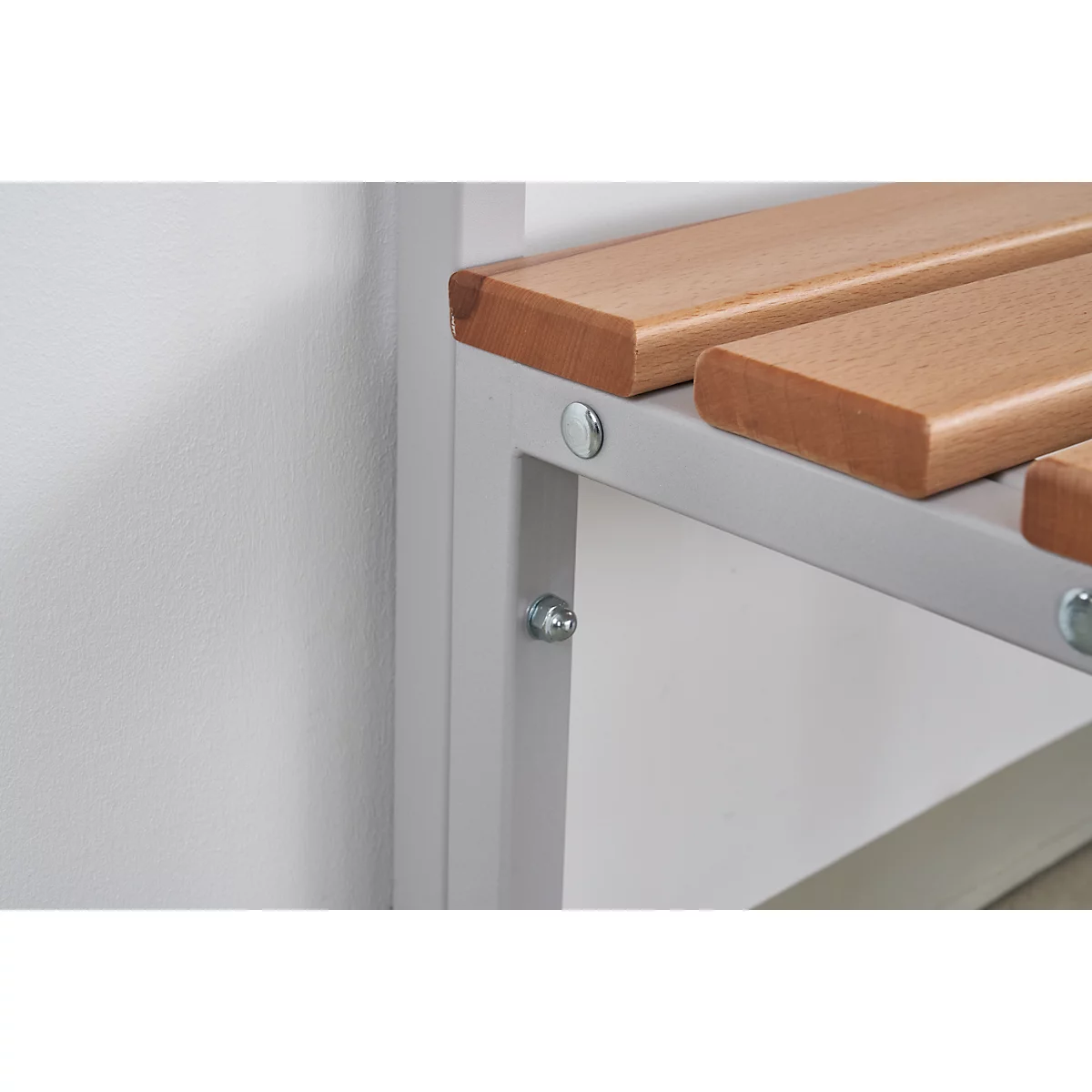 Banc de vestiaires avec dossier et crochets L 2000 mm