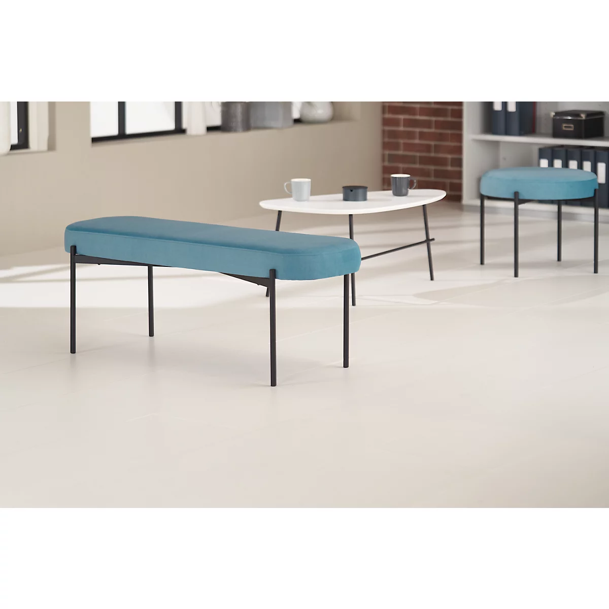 Banc meet® by Paperflow GAIA, ovale L, revêtement tissu bleu, piètement 4 pieds noir mat, L 1180 x P 420 x H 455 mm