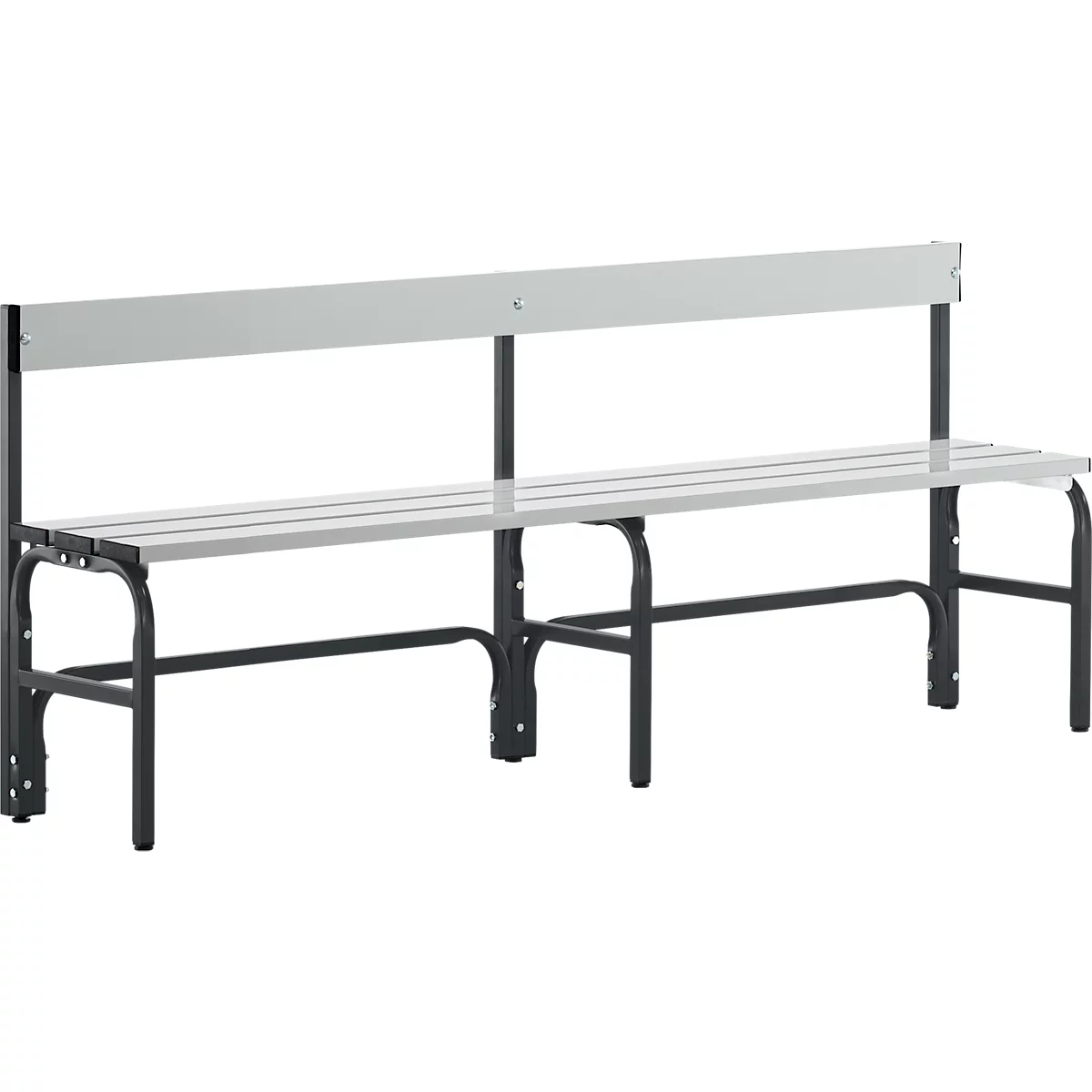 Banco gris con respaldo y patas negras. Perfecto para zonas de espera o exteriores.