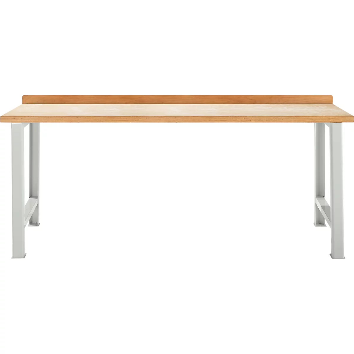 Una mesa de madera clara con patas de metal, sobre un fondo blanco. La mesa es de madera clara, las patas son de color gris metálico.