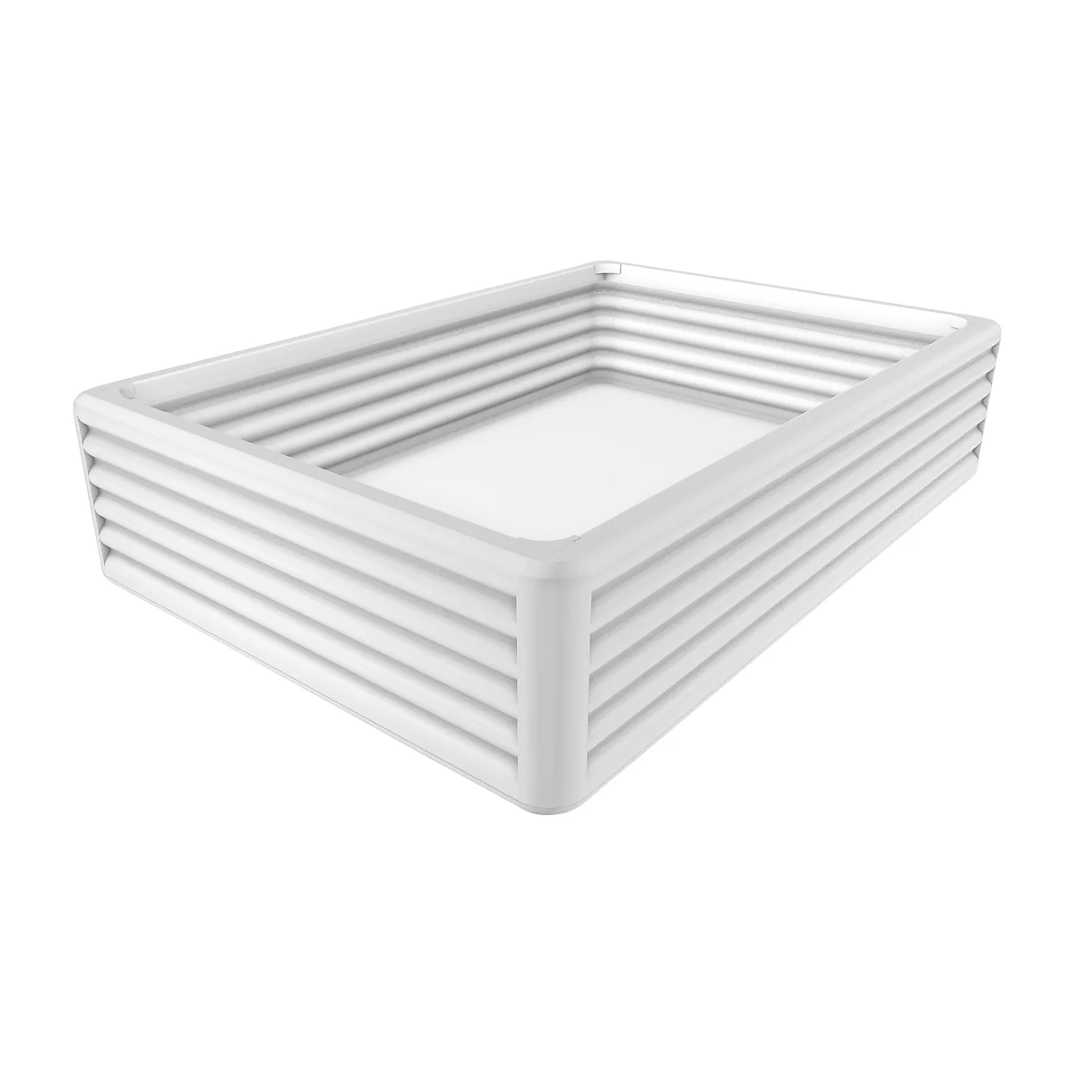 Una piscina para niños rectangular blanca con ranuras horizontales. La superficie lisa está vacía.