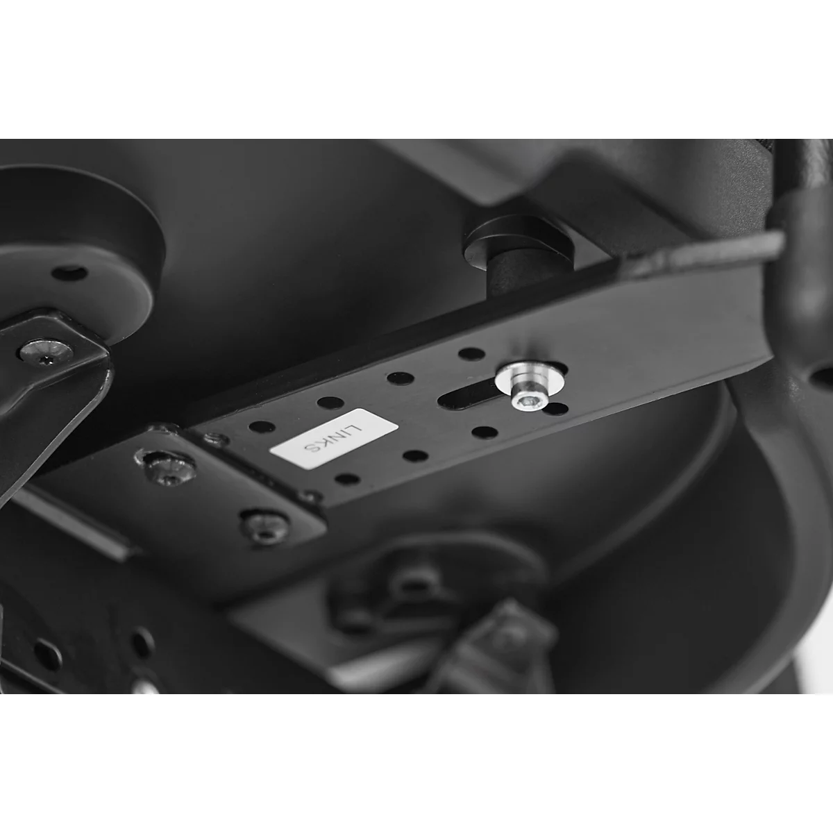 Detailed view of a black metal structure with screws and a sticker reading "LINKS".