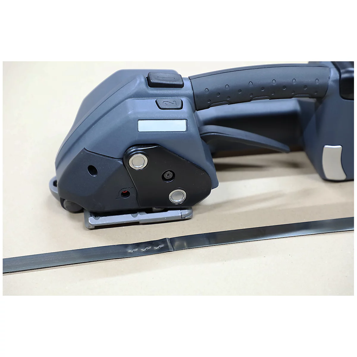 Batterij-omsnoeringsapparaat BW-ST, voor staalband met B 13-19 mm &amp; dikte 0,38-0,63 mm, trekkracht 1000-5500 N, touchscreen, selecteerbare modi, zwart