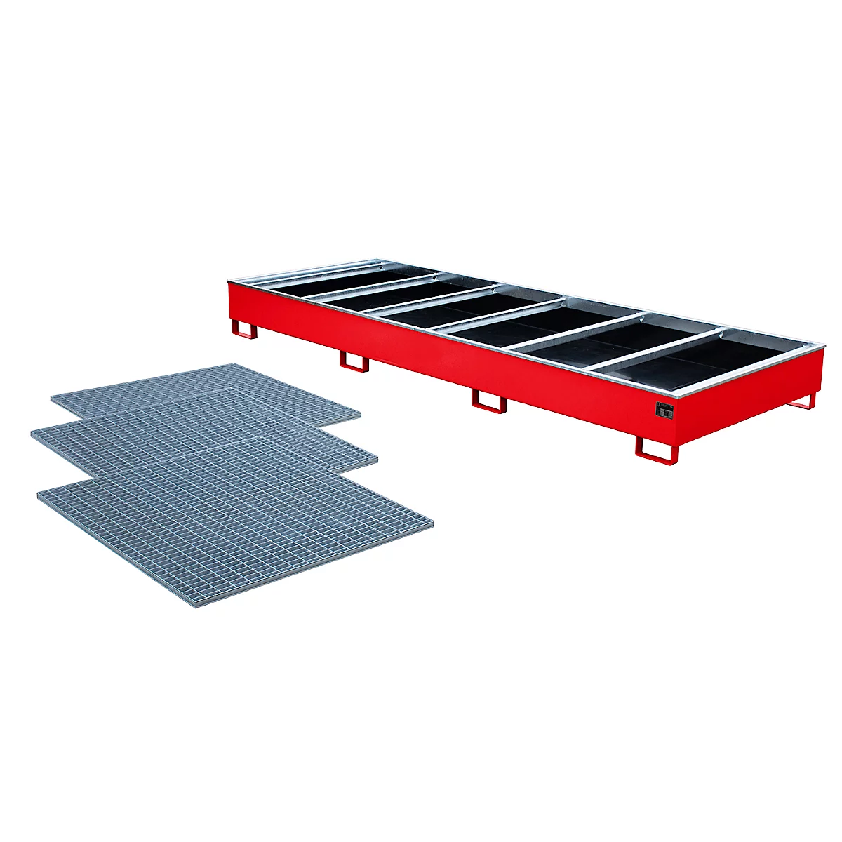 Bac de rétention rouge avec des grilles noires, à côté de trois autres grilles.