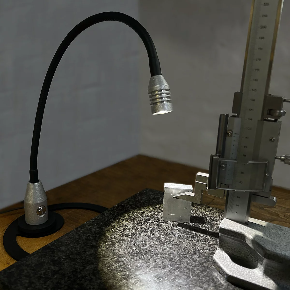 Bauer &amp; Böcker LED werklamp spot, 2,5 W, 200 lm, 5500 K, kantelbaar, dimbaar, magnetische voet, IP65, L 600 mm, aluminium, grijs-zwart