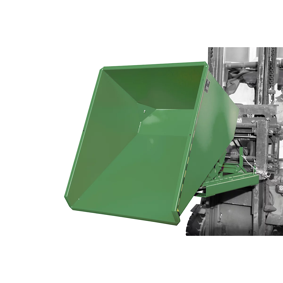 Bascule verte montée sur un chariot élévateur, positionnée sur un fond blanc.