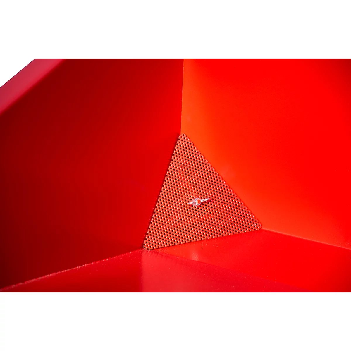 Roter Winkel, perforiertes Dreieck mit weißem Element.
