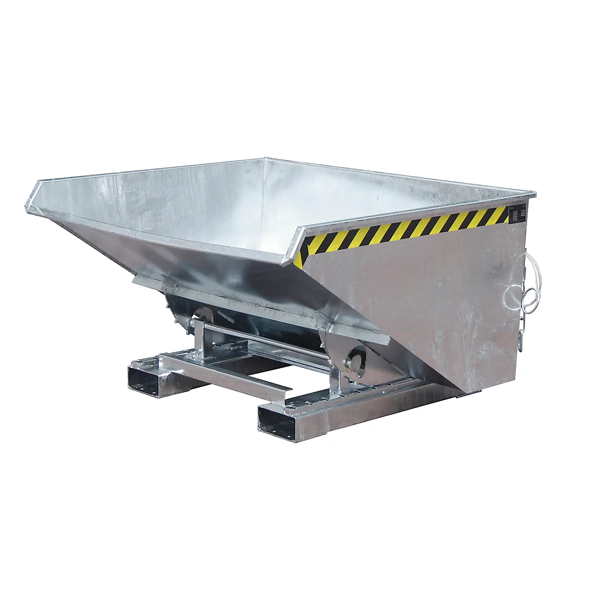 Metallmulde mit schwarz-gelbem Warnstreifen. Schwerlaststapler-Gabelaufnahme.
