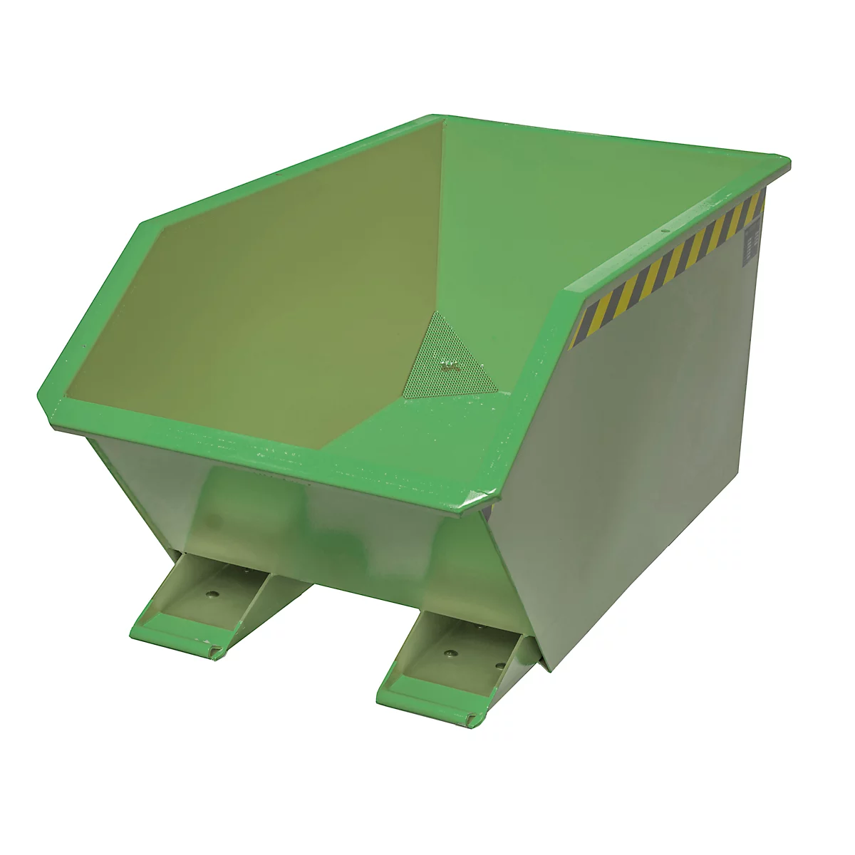Groene afvalcontainer. De container is licht gekanteld, met geel-zwarte gestreepte elementen.