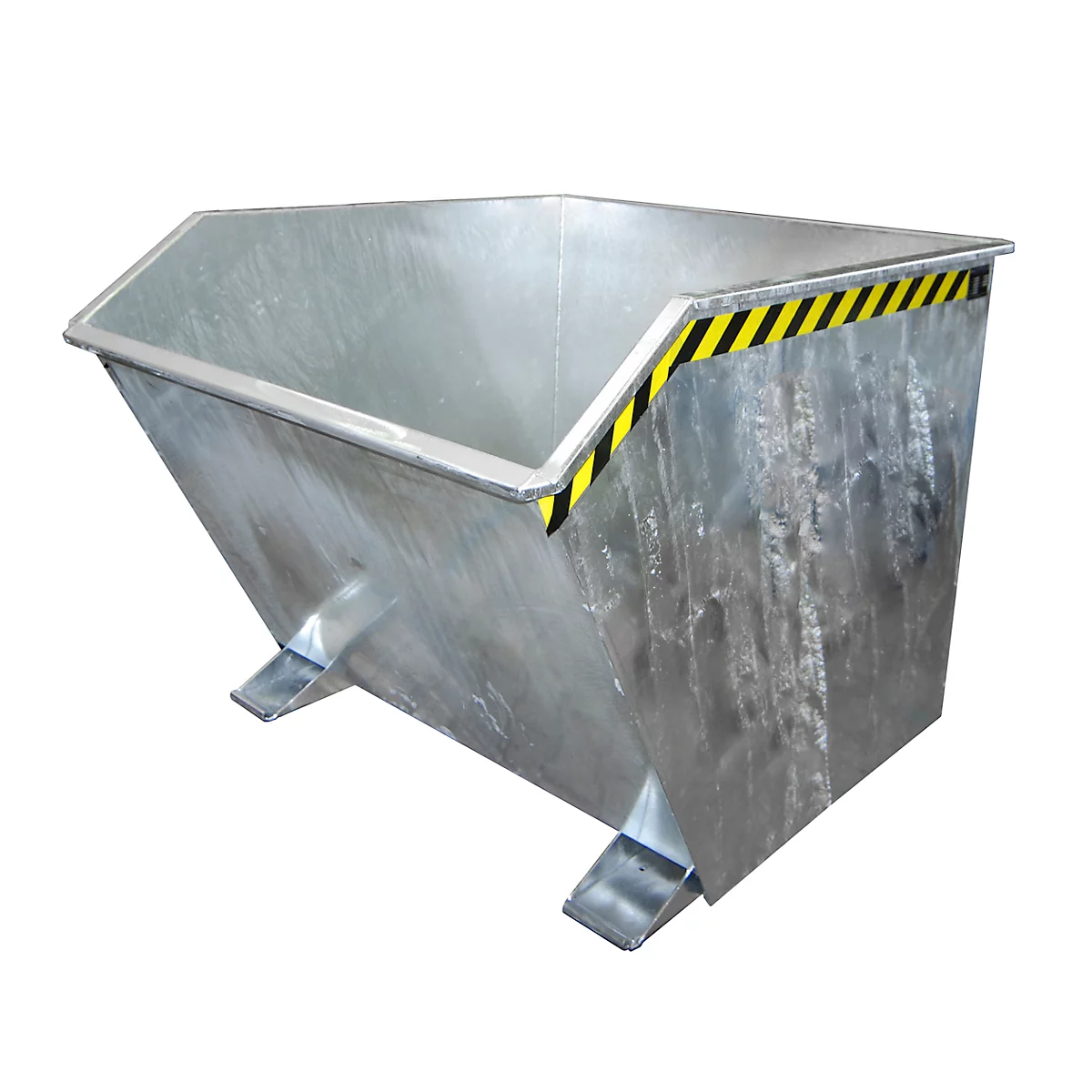 Ein großer, metallischer Container mit abgeschrägten Seiten, auf weißem Hintergrund, mit gelb-schwarzem Warnband.