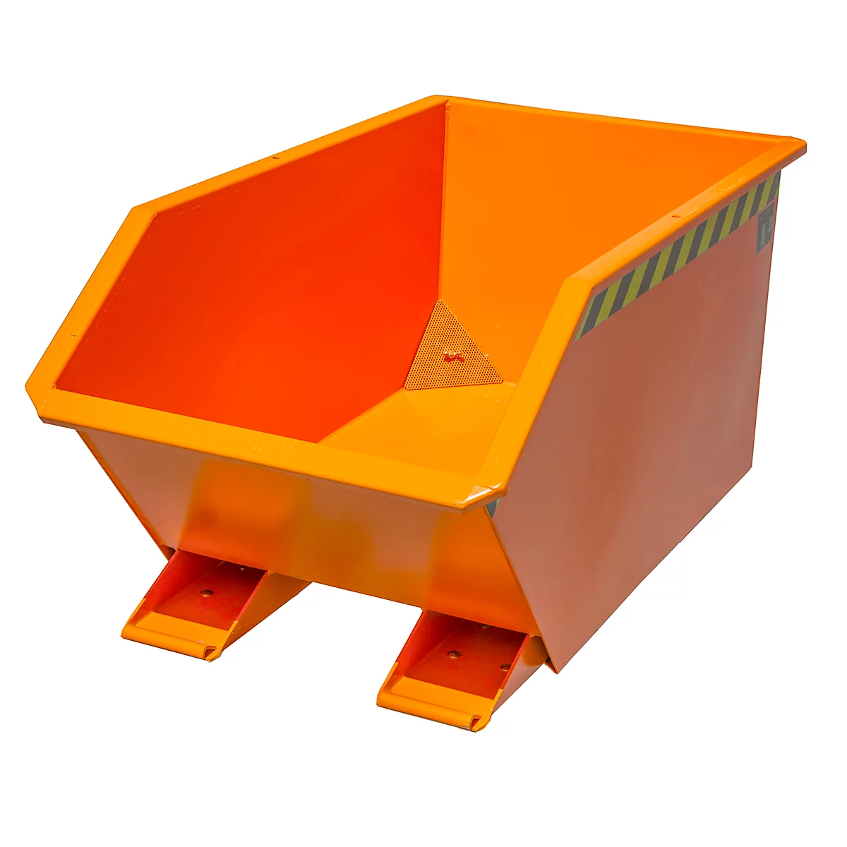 Eine orangefarbene Kippmulde vor weißem Hintergrund. Die Mulde hat eine rechteckige Form, ist aus Metall gefertigt und hat eine schräge Vorderseite.