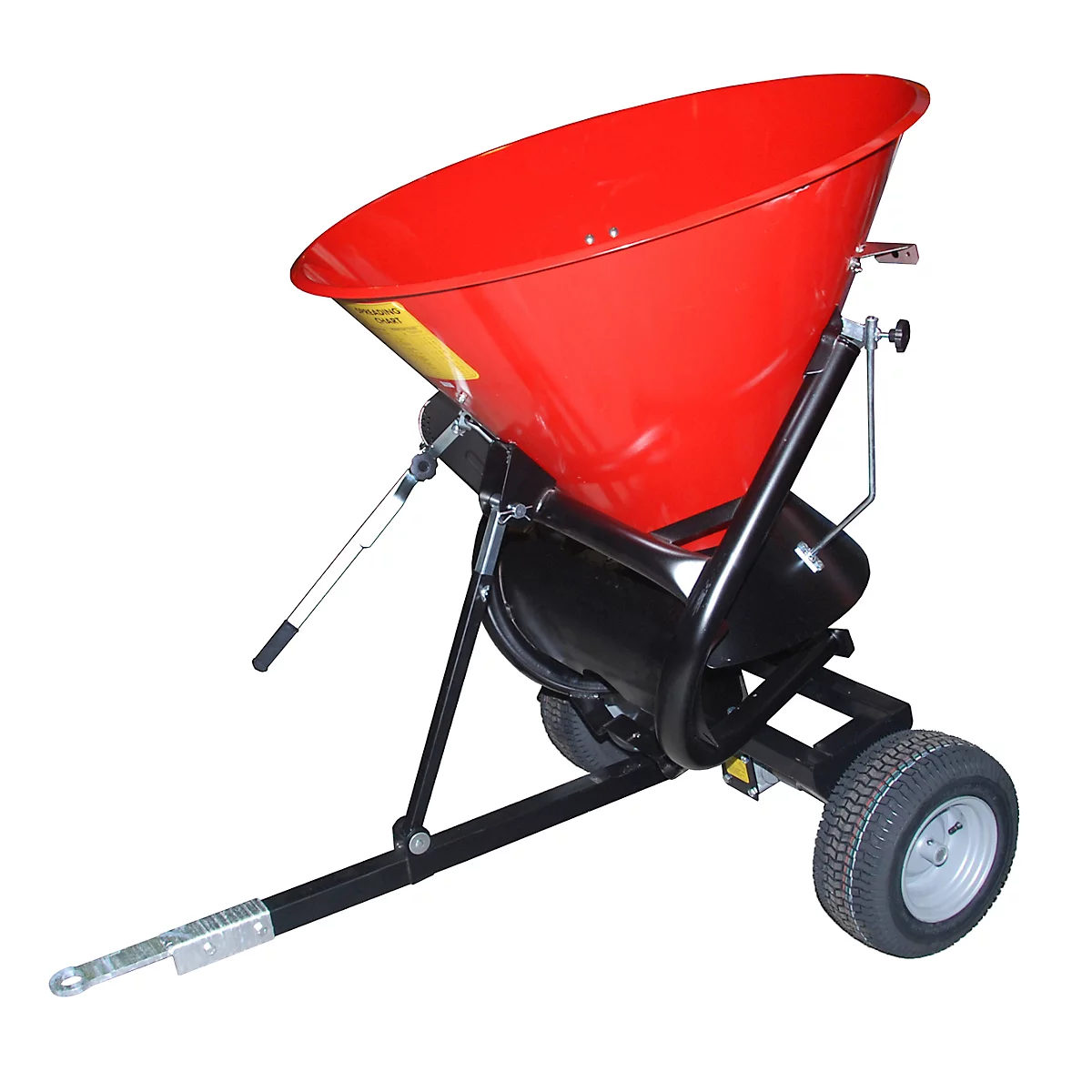 Roter Streuwagen. Großer Trichter auf schwarzem Fahrgestell mit Rädern. Anhängerkupplung und Hebel sichtbar.