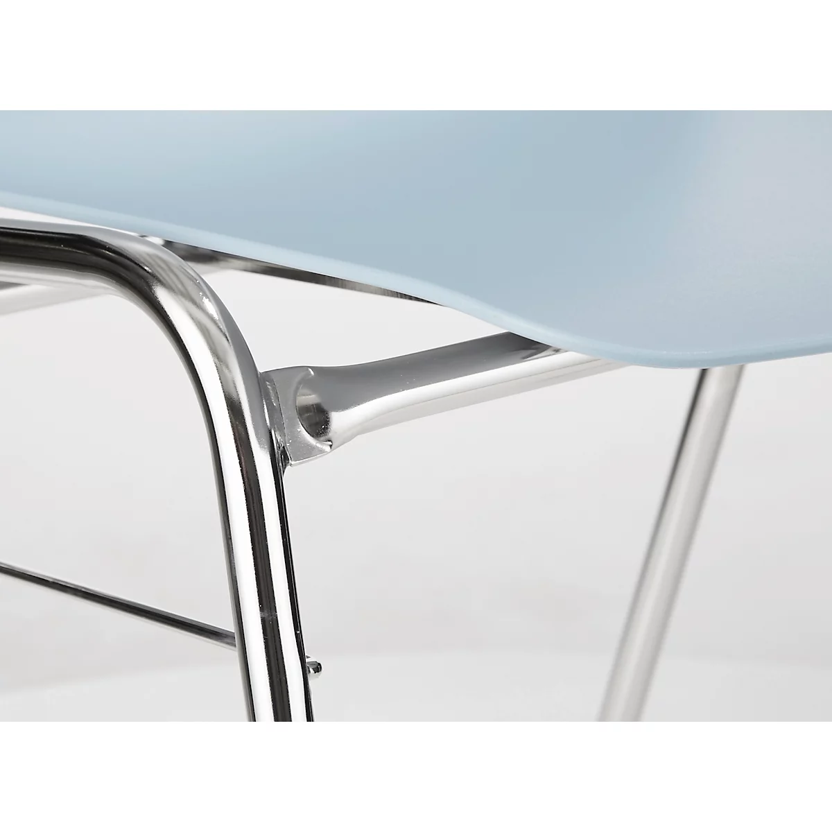 BAVARIA stapelstoel 71220-21, ergonomische zitvorm, ronde stalen buis, vlamvertragend, B 500 x D 550 x H 860 mm, lichtblauw/chroom