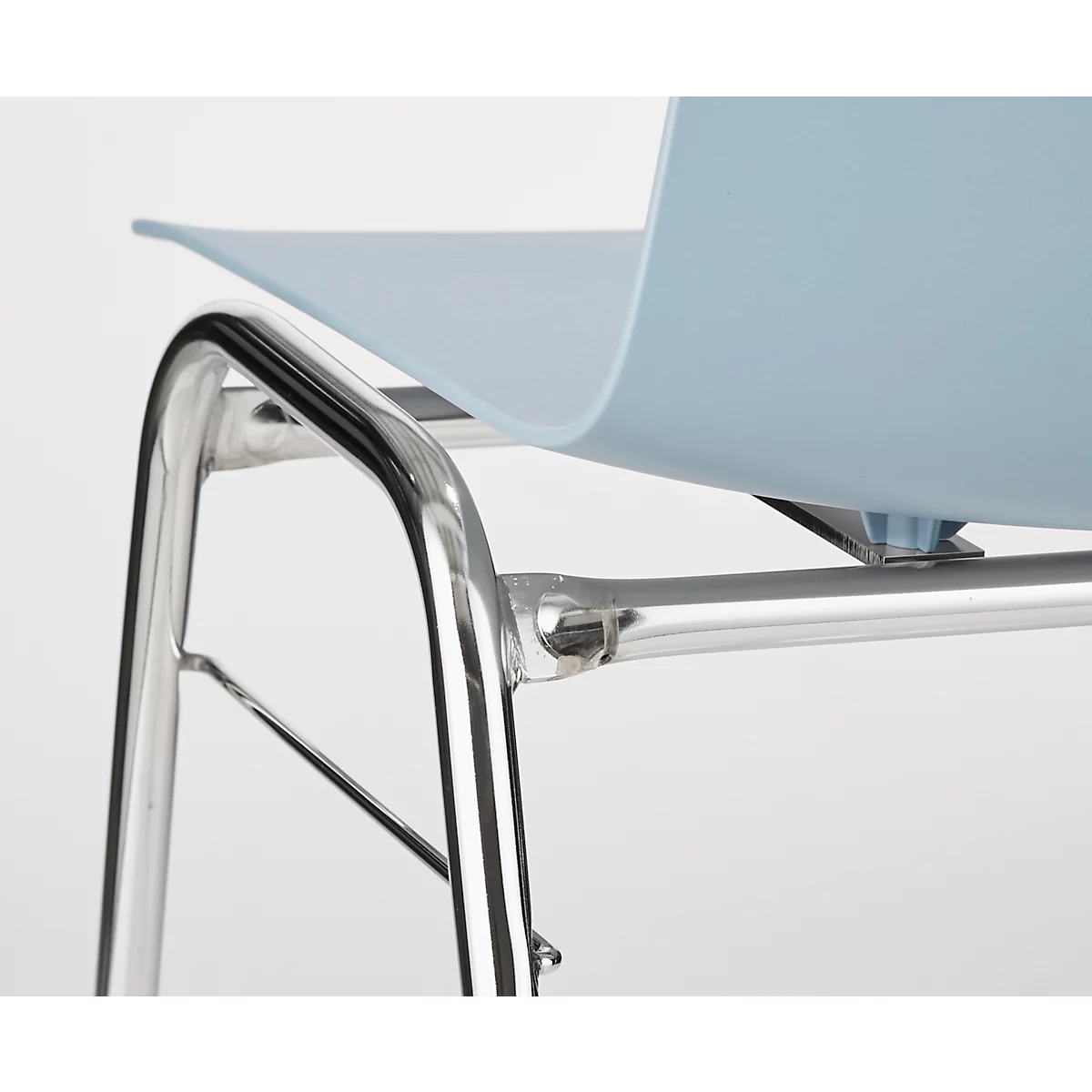 BAVARIA Stapelstuhl 71220-21, ergonomische Sitzform, Stahl-Rundrohr, schwer entflammbar, B 500 x T 550 x H 860 mm, hellblau/chrom