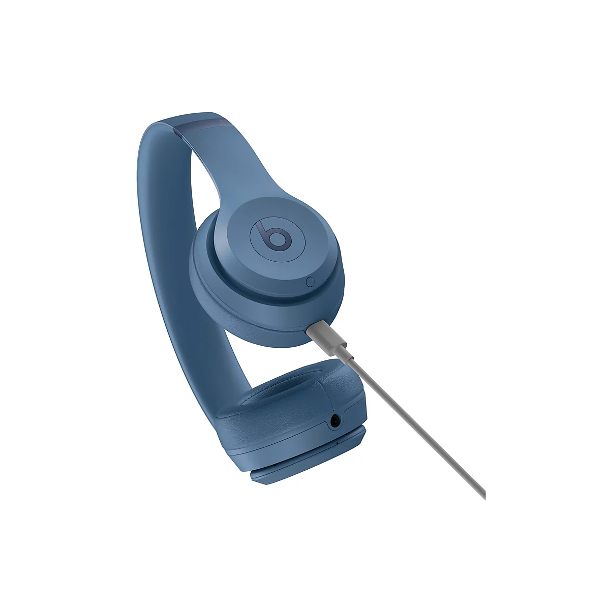 Blaue KopfhÃ¶rer mit Beats-Logo, Detailaufnahme.