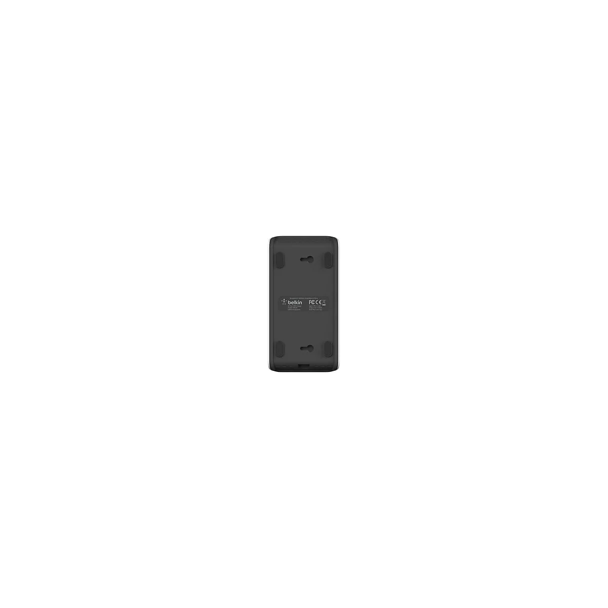Draufsicht auf ein schwarzes Belkin-Ladegerät mit Logo und technischen Daten. Gummifüße und zwei Aufhängeöffnungen.